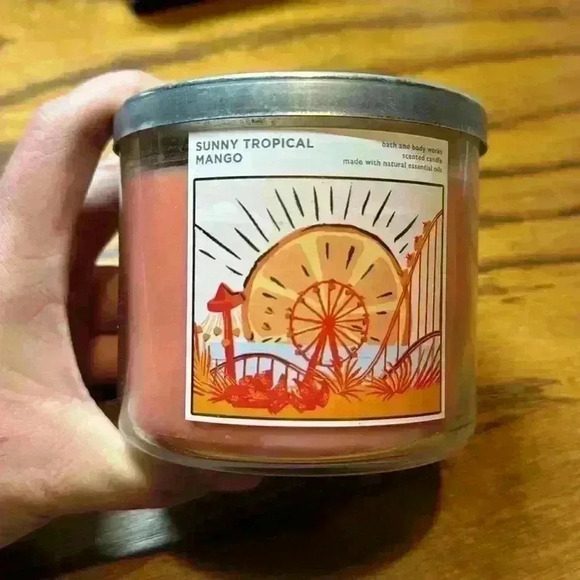 Bath & Body Works Sunny Tropical Mango Candle - Picture 1 of 3